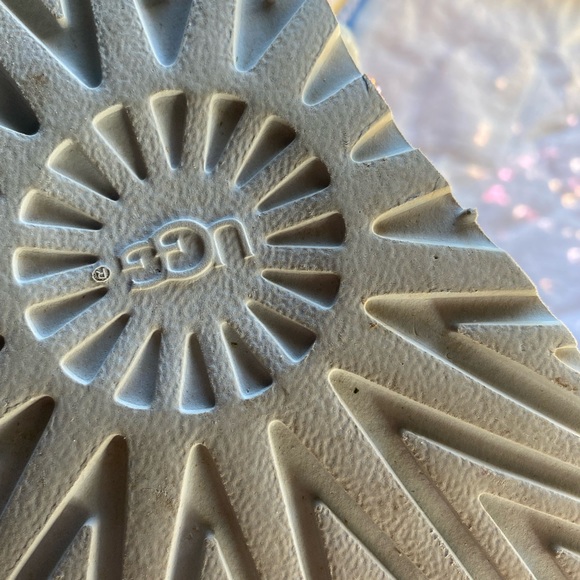 UGG COLOR CHANGING SEQUENCE BOOTS 7 - Picture 6 of 8